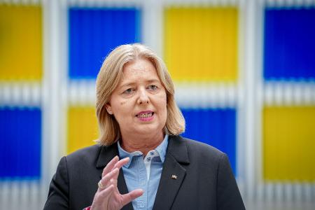 Die Sozialstaatskommission soll ihren Bericht an Bundesarbeitsministerin Bärbel Bas (SPD) übergeben. (Archivfoto)