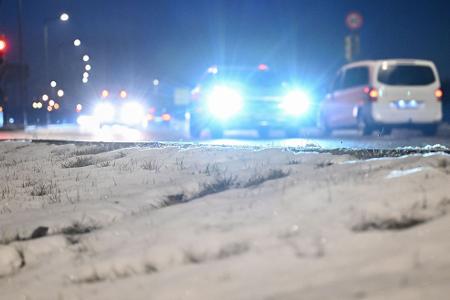 In der Nacht und am Morgen kam es zu mehreren Glätteunfällen, größere Unfälle waren aber zunächst nicht bekannt.