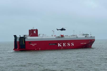 Der Frachter soll zurück in den Emder Hafen.