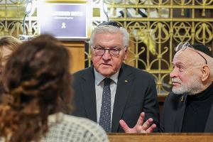 Der Holocaust-Gedenktag am 27. Januar erinnert an die Ermordung von sechs Millionen Jüdinnen und Juden während des Nationalsozialismus. (Archivbild)