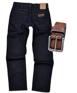 Wrangler Texas Stretch Herren Jeans Regular Fit inkl. Gürtel (W42/L34, Blue Black + brauner Gürtel) von All Terrain Gear by Wrangler
