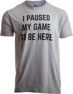 Unisex T-Shirt „I Paused My Game to Be Here“ („Ich Habe Mein Videospiel unterbrochen, um Hier zu Sein“) - lustiger Spruch für Gamer - XL von Ann Arbor T-shirt Co.