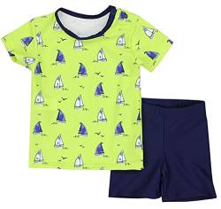 Aquarti Baby Jungen Bade-Set Zweiteiliger Kinder Badeanzug T-Shirt Badehose UV-Schutz, Farbe: Segelboot Hellgrün/Dunkelblau, Größe: 122 von Aquarti