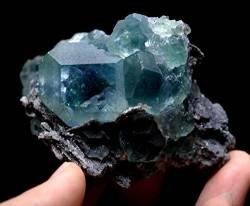 BAWHO 158 g natürliches grün-blaues Purpe-Fluorit-Quarz-Exemplar QINTINYIN von BAWHO