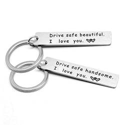 BCughia Fahr Vorsichtig Schlüsselanhänger，Paar Schlüsselanhänger Graviert mit Drive Safe Handsome/Beautiful.I Love You. Geschenke Für Männer Frauen von BCughia