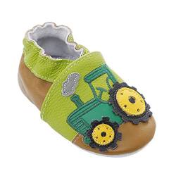 Weiche Leder Babyschuhe mit Mokassins Wildledersohlen für Kleinkinder Kleinkinder Jungen Mädchen Prewalker Schuhe (12-18 Monate, Grüner Traktor) von BabyCareV