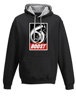 Baddery Petrolhead: Boost - Geschenk für Autoliebhaber - Hoodie für alle Tuning, Drift, und Motorsport Fan - Kapuzen-Pullover Herren Sweatshirt, Schwarz / Grau, 4XL von Baddery