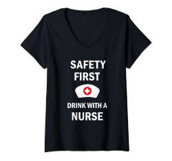 Damen Safety First Drink with a nurse drink party hospital funny T-Shirt mit V-Ausschnitt von Boom Manufaktur