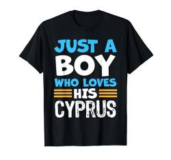 Nur ein Junge, der sein Zypern liebt T-Shirt von Boy who loves