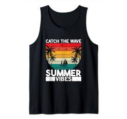 Catch Wave Summer Vibes Reiseurlaub Urlaub am Meer Tank Top von Budget Boutique