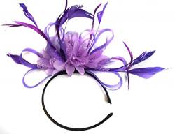 Bezaubernder Haarreif mit violetten und fliederfarbigen Federn besetzt, als Braut- und Hochzeitsmode und für die Royal-Ascot-Race-Ladies von Caprilite