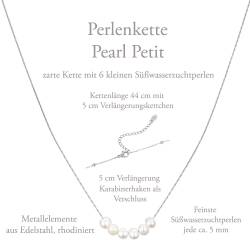 Zarte Halskette "Pearl Petite" mit 6 weißen Perlen von Célia von Barchewitz