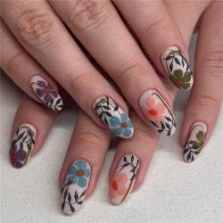 Künstliche Fingernägel, bunt, frühlingshaft, kurz, Mandel, Nagelkunst, Dekoration für Frauen und Mädchen, Maniküre, 24 Stück von Crazynekos