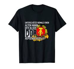 Osten Unterschätze niemals einen alten Mann der in der DDR T-Shirt von DDR Sachsen Erfurt Ossi Ostberlin Outfit Spruch