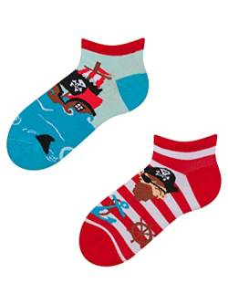 Dedoles Sneaker Socken Low Cut Füßlinge Kinder Mädchen Jungen Baumwolle lustiges Design Geschenk links rechts verschieden, 1 Paar, Farbe Mehrfarbig, Motiv Pirate sneaker, Gr. 31-34 von Dedoles