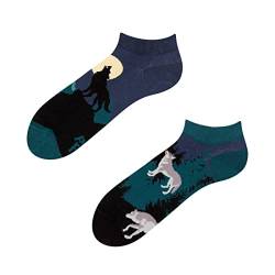 Dedoles Sneaker Socken Low Cut Füßlinge Unisex Damen Herren Baumwolle lustiges Design Geschenk links rechts verschieden, Farbe Blau, Motiv Mondwolf Knöchelsocken, Gr. 35-38 von Dedoles