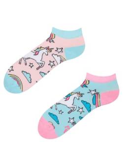 Dedoles Sneaker Socken Low Cut Füßlinge Unisex Damen Herren Baumwolle lustiges Design Geschenk links rechts verschieden, Farbe Rosa, Motiv Regenbogen-Einhorn Knöchelsocken, Gr. 35-38 von Dedoles