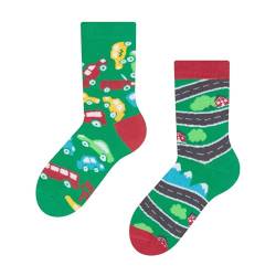 Dedoles Socken Kinder Mädchen Jungen Baumwolle viele lustige Designs Weihnachtssocken 1 Paar, Farbe Grün, Motiv Kleine Autos, Gr. 23-26 von Dedoles