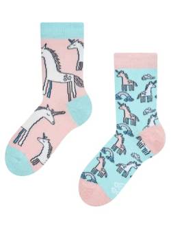 Dedoles Socken Kinder Mädchen Jungen Baumwolle viele lustige Designs Weihnachtssocken 1 Paar Tiger Frosch, Farbe Mehrfarbig, Motiv Regenbogen-Einhorn, Gr. 23-26 von Dedoles