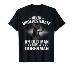 Never Underestimate A Old Man with Dobermann Pinscher Dog T-Shirt von Dogs 365