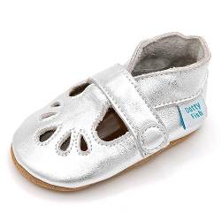 Dotty Fish weiche Leder Babyschuhe mit rutschfesten Wildledersohlen. Klassische T-Bar Schuhe für Mädchen Silber. 12-18 Monate (21 EU) von Dotty Fish