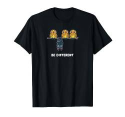 Be different - Süßes Eulen Fledermaus Eule Spruch T-Shirt von Drunken Royals