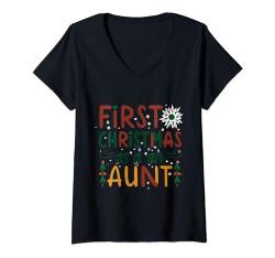 First Christmas As an Aunt Winter-Ornament Baum T-Shirt mit V-Ausschnitt von EatSleepFind