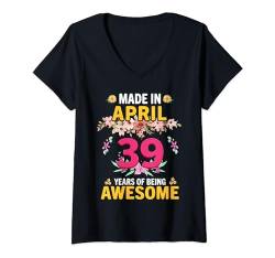 Damen 39 Years Old Women Made in April 1985 Birthday Gifts T-Shirt mit V-Ausschnitt von Epic Birthday Gifts BoredMink