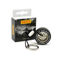 F1 Pirelli Motorsport Schlüsselanhänger mit Gummirad, offizieller Merchandise-Artikel – Harter Reifen, Weiß von F1