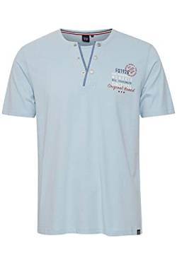 FQ1924 FQRudolf Herren T-Shirt Kurzarm Shirt mit Print und Henley-Ausschnitt aus 100% Baumwolle, Größe:M, Farbe:Chambray Blue (154030) von FQ1924