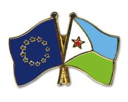 Freundschaftspin Europa - Dschibuti - 22 mm von Flaggenfritze