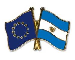 Freundschaftspin Europa - El Salvador - 22 mm von Flaggenfritze