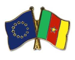 Freundschaftspin Europa - Kamerun - 22 mm von Flaggenfritze