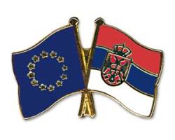 Freundschaftspin Europa - Serbien mit Wappen - 22 mm von Flaggenfritze
