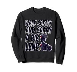 Walk Softly And Carry A Big Lens --- Sweatshirt von Fotograf FH