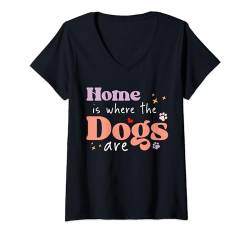 Damen Retro Hunde Mama | Daheim ist wo die Hunde sind T-Shirt mit V-Ausschnitt von FunShirtDealer
