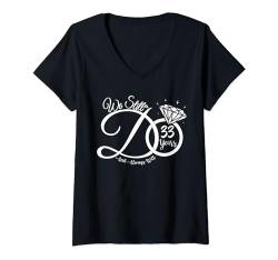 Damen 33. Hochzeitstag Wir machen immer noch 33 Jahre Paar T-Shirt mit V-Ausschnitt von Funny Couple Wedding Anniversary Tees