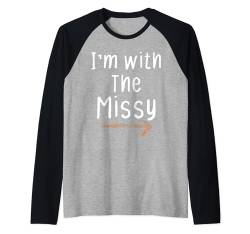 Ich bin bei Missy Lustiger Spitzname für Paare, Freunde, Erwachsene Raglan von Funny Matching Halloween Thanksgiving Gift Ideas