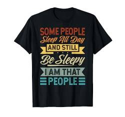 Some People Sleep All Day And Still Be Sleepy I Am That T-Shirt von Funny Quotes - Fun Sayings - Memes And Jokes