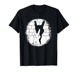 Hasenpuppe Shadow Rock On Heavy Metal Teufelshörner Musik T-Shirt von Funny Thrifts