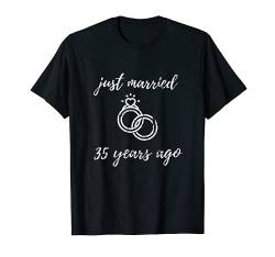Lustige Paare, die gerade 35 Jahre verheiratet sind T-Shirt von Funny Wedding Anniversary Gifts Survived Years