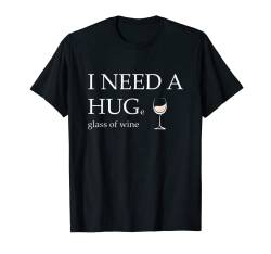 Lustiger Weißwein-Trinker, mit Aufschrift "I Need a Huge Glass of Wine" T-Shirt von Funny Wine Drinkers Glass of Wine Humor Apparel