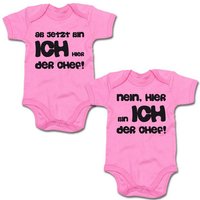 G-graphics Kurzarmbody Ab jetzt bin ich hier der Chef & Nein, hier bin ich der Chef (Zwillingsset / TwinSet, 2-tlg., Baby-Body-Set) für Zwillinge / Twins mit Sprüchen von G-graphics