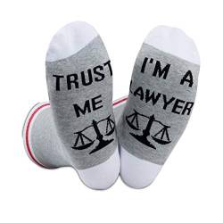 2 Paar lustige Socken Geschenk für Anwälte Trust Me I Am A Lawyer Socken für Rechtsschule Abschluss Geschenk, Rechtsanwalt, Medium von GJTIM