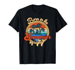 Born In The Summer of '77 Vintage Sunset Beach, Born in 1977 T-Shirt von GTee Born In The Summer Birthday