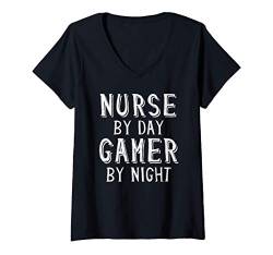 Damen Nurse By Day Gamer By Night- Top Gamer Gift For Nurse Gamers T-Shirt mit V-Ausschnitt von Gamer Gifts For Everyone