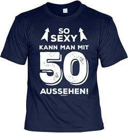 Herren Geburtstag T-Shirt - 50 Jahre - So sexy kann Man mit 50 Aussehen - lustiges Männer Geschenk-Set mit frechem Blechschild - Oldtimer über 50 von Geile-Fun-T-Shirts