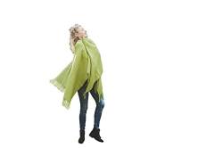 Ger3as Damen Schal Schultertuch aus 100% Wolle aus Neuseeland - Poncho Stola Tuch & Umschlagtuch - für Frauen - 130 x 170 cm plus Fransen (Grün) von Ger3as