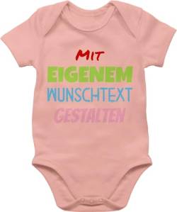 Baby Body Junge Mädchen - Aufdruck selbst gestalten - Wunschtext - 1/3 Monate - Babyrosa - kurzarm strampler beschriften text für name eigenem schriftzug personalisierter+body+baby drucken von Geschenk mit Namen personalisiert by Shirtracer