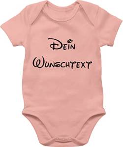 Baby Body Junge Mädchen - Aufdruck selbst gestalten - Wunschtext - 12/18 Monate - Babyrosa - beby sachen für kleidung name persönlichem text kurzarm schrift personalised kinder von Geschenk mit Namen personalisiert by Shirtracer